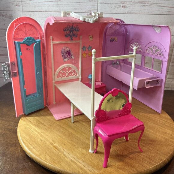 Mattel Barbie Folding House Playset Fold Go Travel Case Bedroom Bathroom Switch - Picture 4 of 10